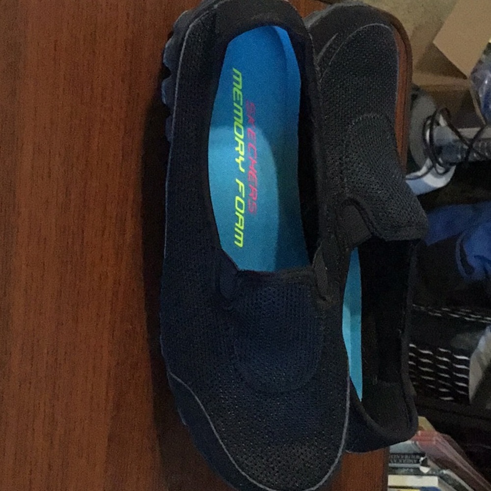 Sketchers Memory Foam Ladies 6 1/2 size. Black color